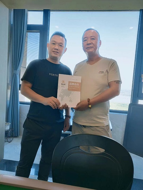 恭喜湖北省襄阳宜城市(县级市代理)胡总与蜀大侠签约成功